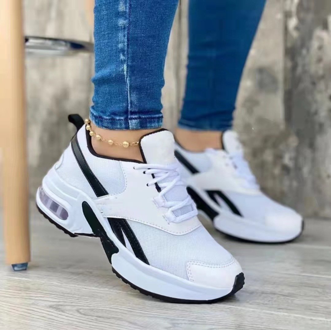 Kvinnors Spetsiga Sneakers - blackspei.com