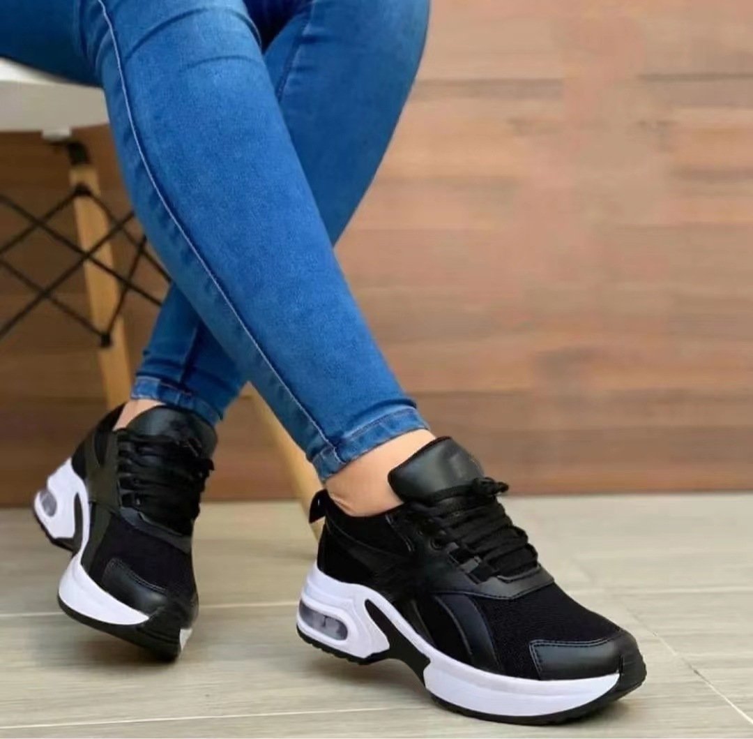 Kvinnors Spetsiga Sneakers - blackspei.com